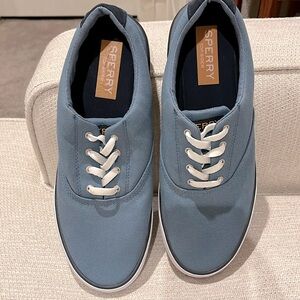 Men’s Sperry top sider shoe
Sz 9.5